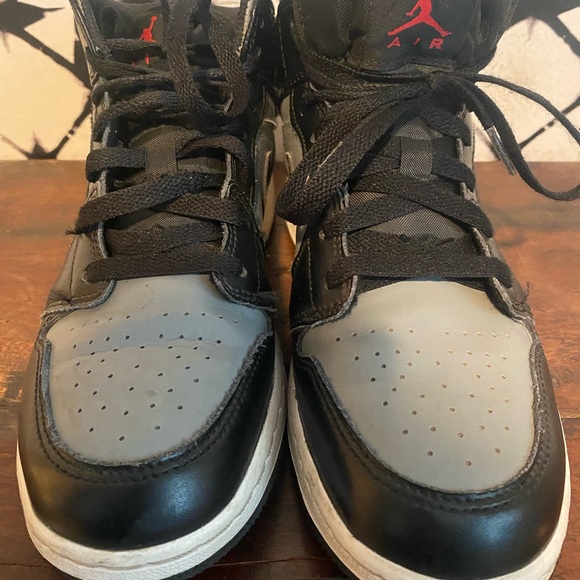 Jordan 1 Mid Basketball Shoe - Picture 3 of 12